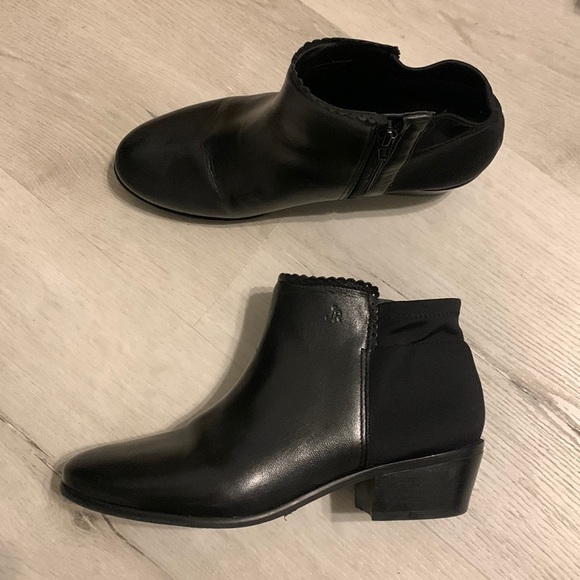 Jack Rogers "Bailey" Black Leather Side Zip‎ Scalloped Ankle Boots Size 6.5 M - Picture 2 of 10